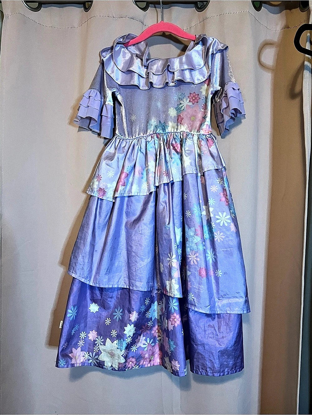 Encanto costume Isabella Like New
3-5 years